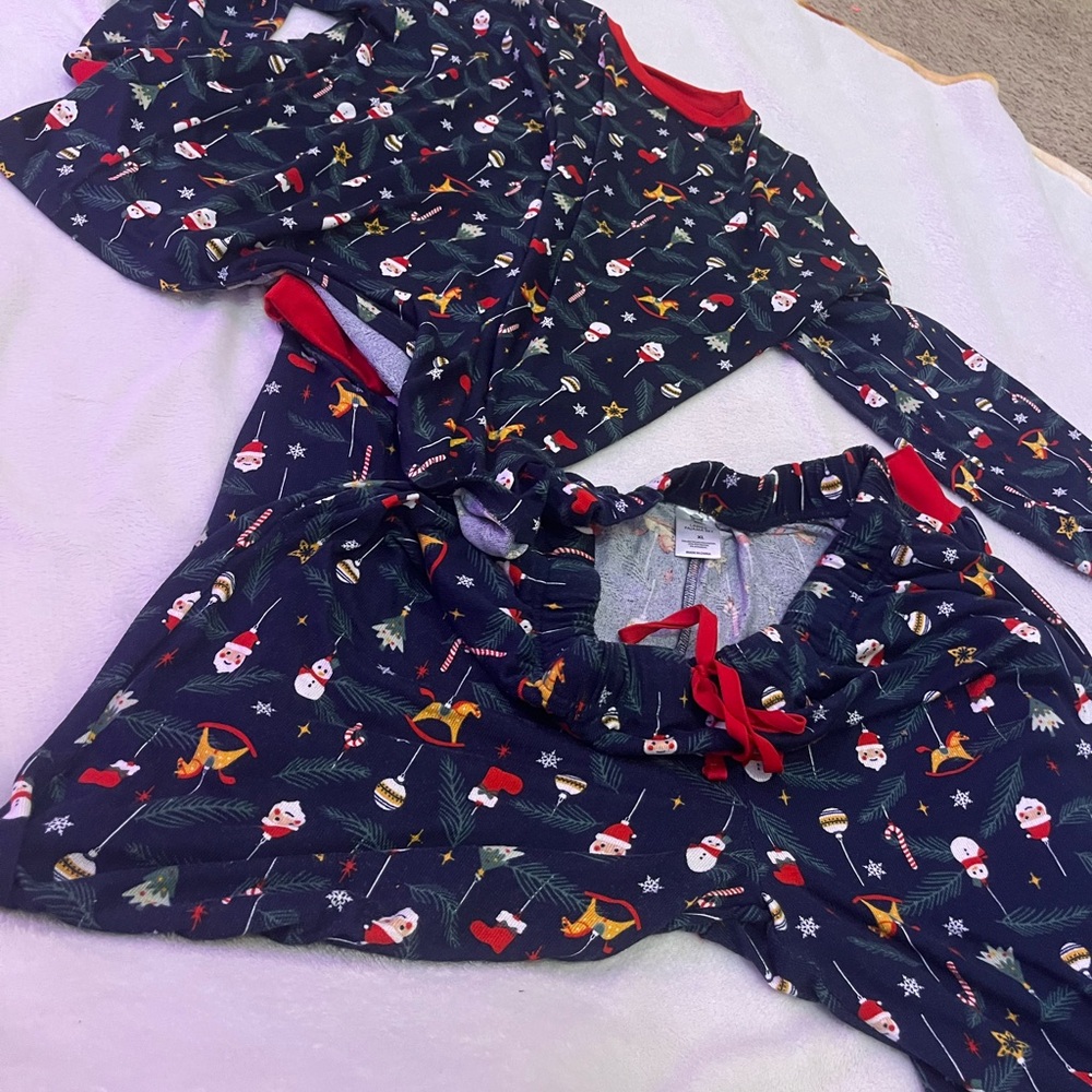 Women's Holiday Pajama Set with Santa Print
